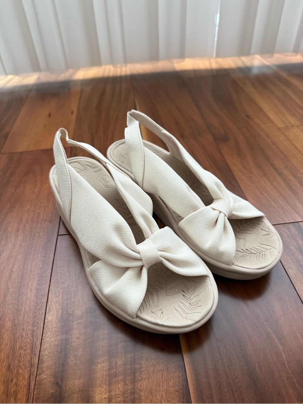 LifeStride Serenade Cream Bow Slingback
Wedge Sandals Size 6.5M Soft Air Step